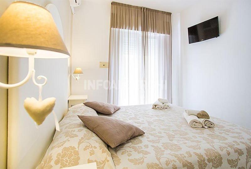 Hotel Ermeti B&B Brunch Риччоне Экстерьер фото