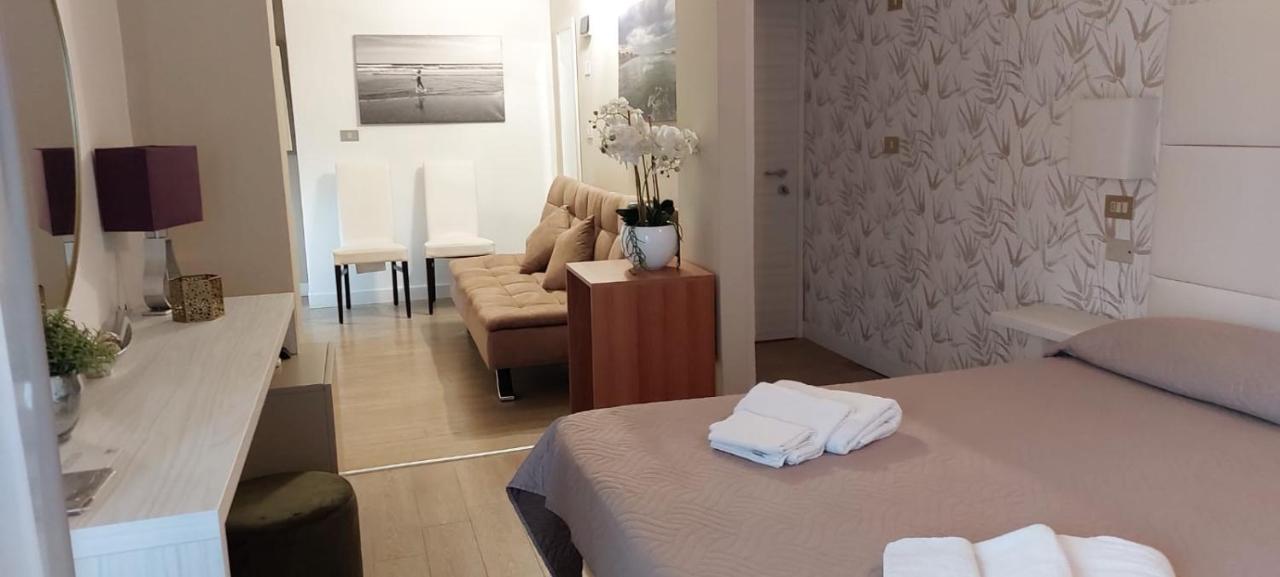 Hotel Ermeti B&B Brunch Риччоне Экстерьер фото