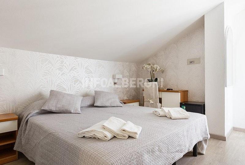 Hotel Ermeti B&B Brunch Риччоне Экстерьер фото