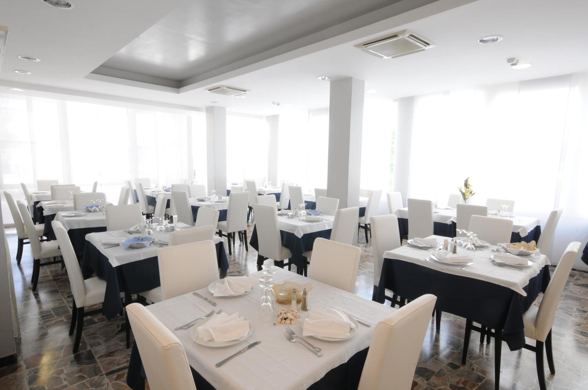 Hotel Ermeti B&B Brunch Риччоне Экстерьер фото
