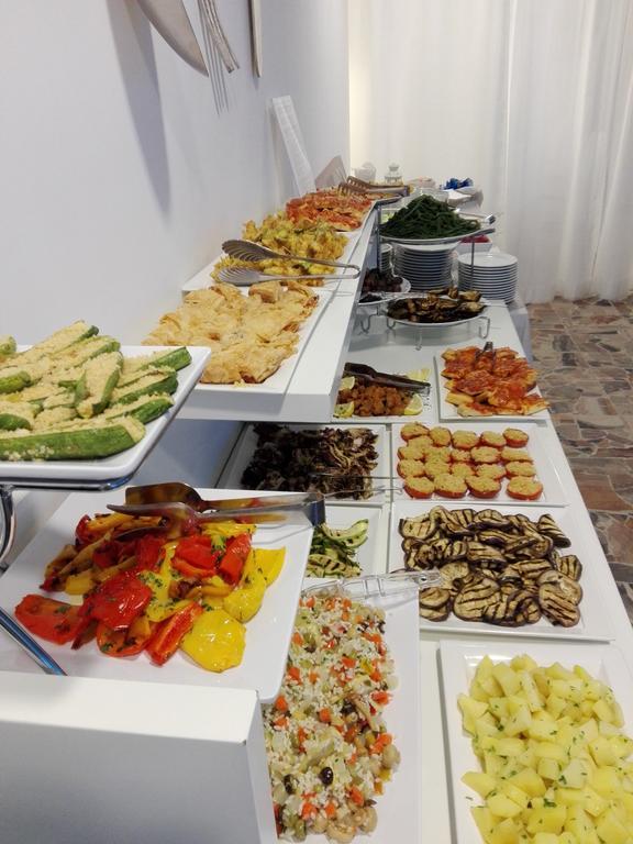 Hotel Ermeti B&B Brunch Риччоне Экстерьер фото